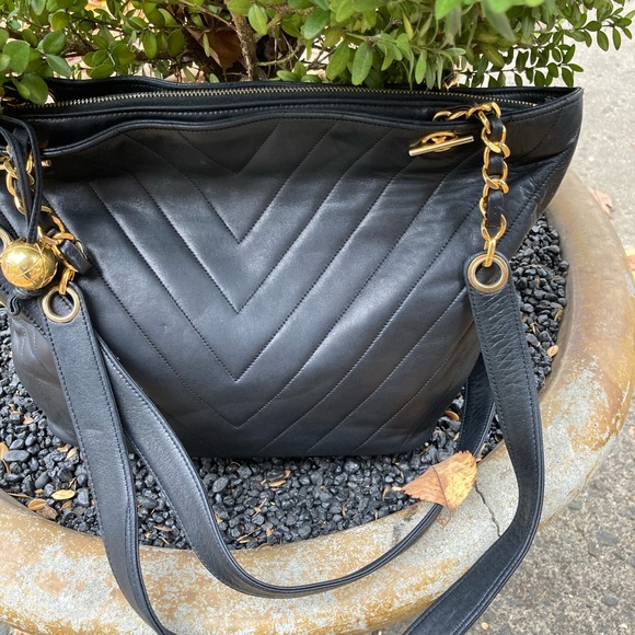 Chanel chevron vintage handbag deep navy blue - Picture 3 of 8